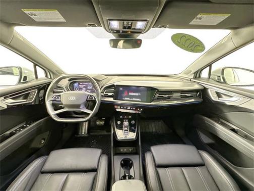 2022 Audi e-tron Premium Plus