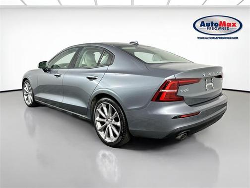 2021 Volvo S60 T5 Momentum