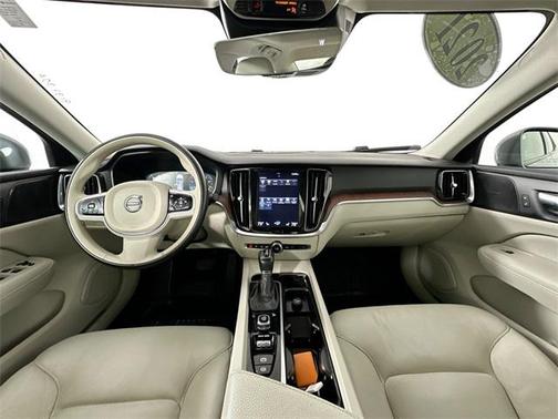 2021 Volvo S60 T5 Momentum