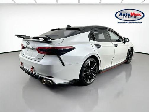 Super White 2018 Toyota Camry XSE