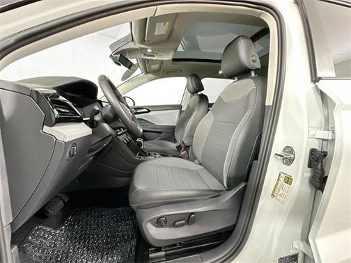 2024 Volkswagen Taos 1.5T SE Black