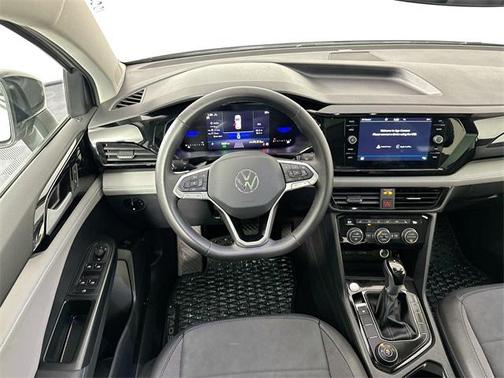 2024 Volkswagen Taos 1.5T SE Black
