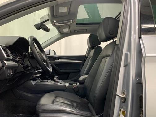 Photo 3 of 40 of 2018 Audi Q5 2.0T Premium Plus