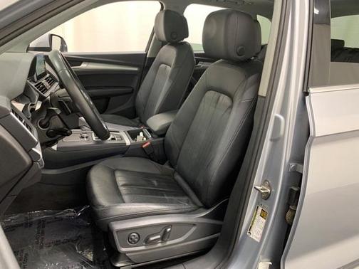 Photo 4 of 40 of 2018 Audi Q5 2.0T Premium Plus
