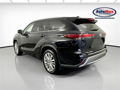 2023 Toyota Highlander Hybrid Platinum