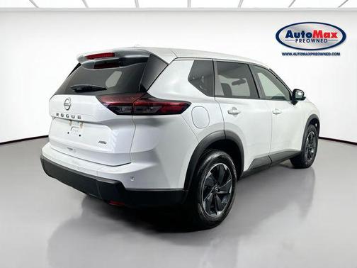 Everest White Pearl 2025 Nissan Rogue SV