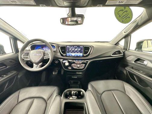 2025 Chrysler Pacifica L