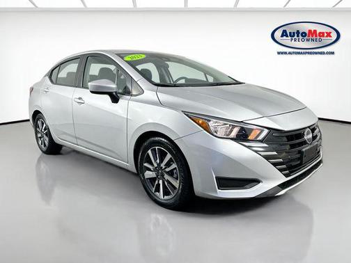 Brilliant Silver Metallic 2023 Nissan Versa 1.6 SV