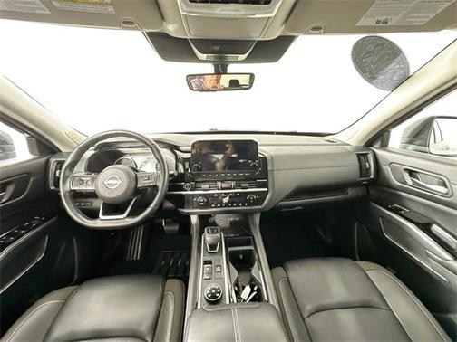 2023 Nissan Pathfinder SL 4WD