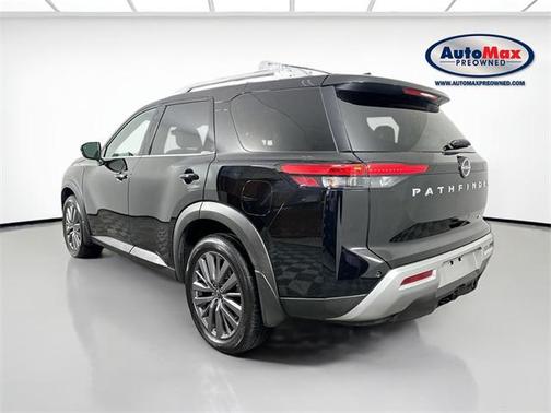 2023 Nissan Pathfinder SL 4WD