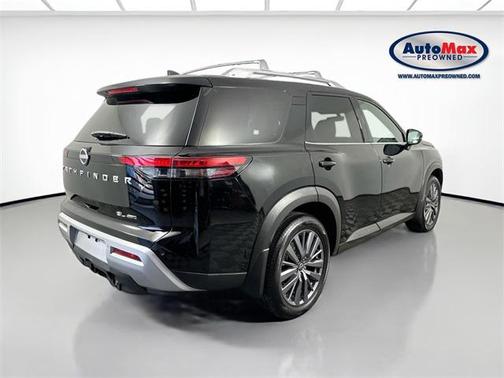 2023 Nissan Pathfinder SL 4WD