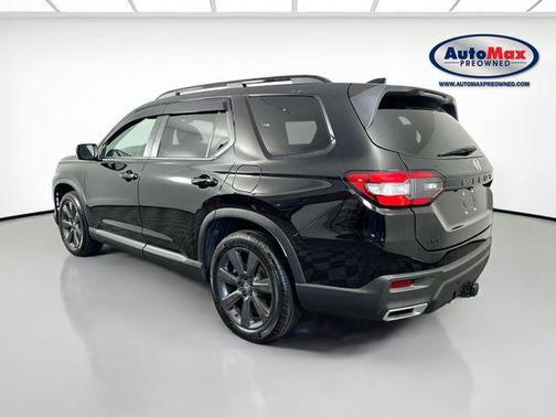 Crystal Black Pearl 2025 Honda Pilot Sport