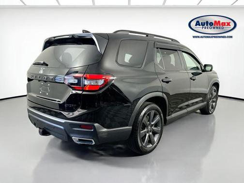 Crystal Black Pearl 2025 Honda Pilot Sport