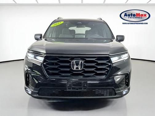 Crystal Black Pearl 2025 Honda Pilot Sport