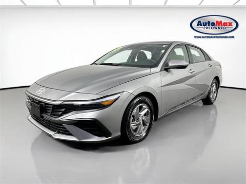 2024 Hyundai ELANTRA SE
