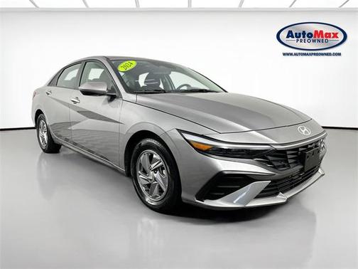 2024 Hyundai ELANTRA SE