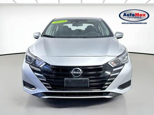 Brilliant Silver Metallic 2023 Nissan Versa 1.6 SV