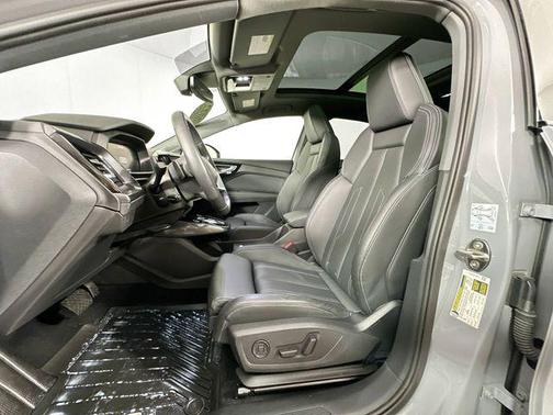 2022 Audi e-tron Premium Plus