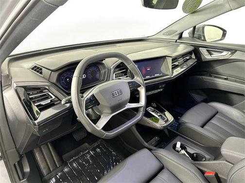 2022 Audi e-tron Premium Plus