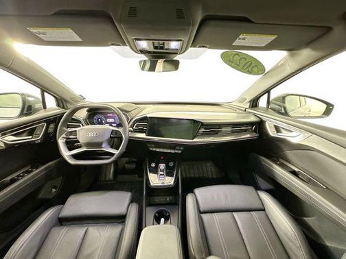 2022 Audi e-tron Premium Plus