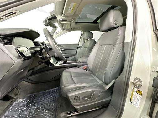 2022 Audi e-tron Premium Plus