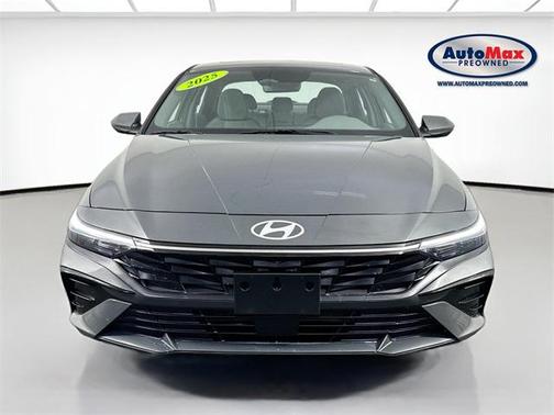 2025 Hyundai ELANTRA SEL