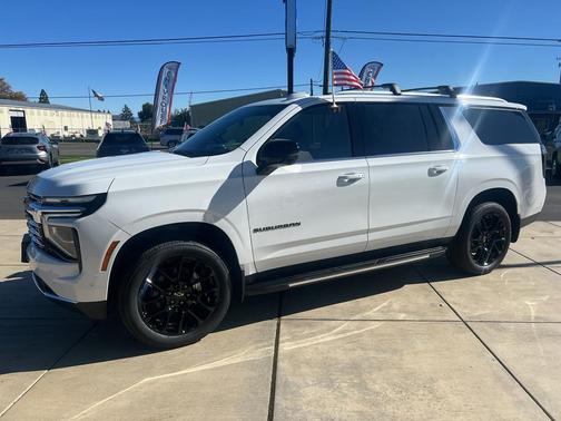 2026 Chevrolet Suburban LT