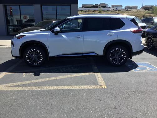 Everest White P 2026 Nissan Rogue Platinum