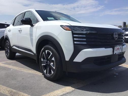 Aspen White Tri 2026 Nissan Kicks SV