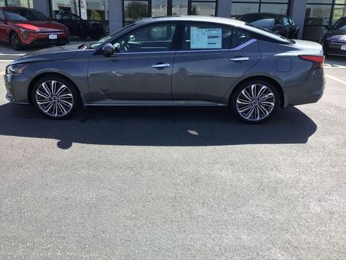 2025 Nissan Altima SL