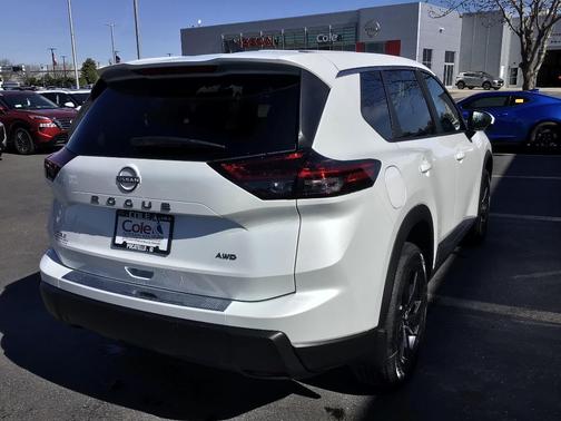 Everest White P 2026 Nissan Rogue SV