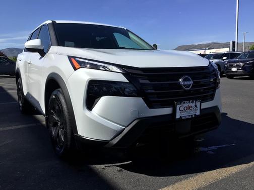 Everest White P 2026 Nissan Rogue SV