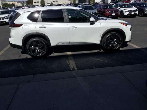 Everest White P 2026 Nissan Rogue SV