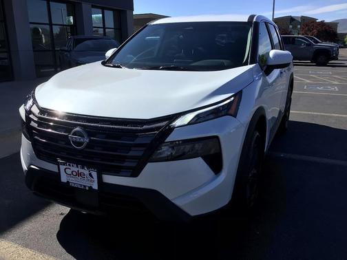 Everest White P 2026 Nissan Rogue SV