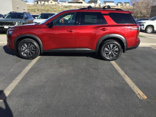 2026 Nissan Pathfinder SV