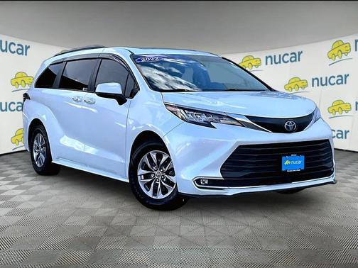 Wind Chill Pearl 2022 Toyota Sienna XLE