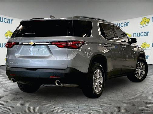 Sterling Gray Metallic 2023 Chevrolet Traverse LT Cloth