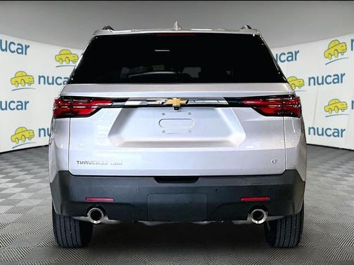 Silver Ice Metallic 2022 Chevrolet Traverse LT Cloth