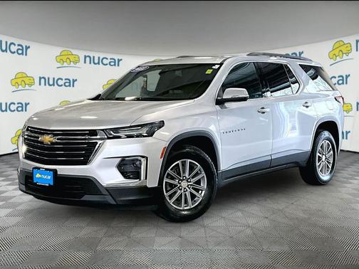 Silver Ice Metallic 2022 Chevrolet Traverse LT Cloth