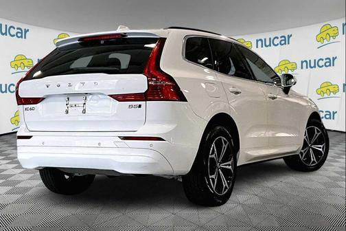 2022 Volvo XC60 B5 Momentum