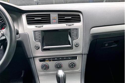 2015 Volkswagen Golf SportWagen TDI SE 4-Door