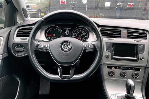 2015 Volkswagen Golf SportWagen TDI SE 4-Door