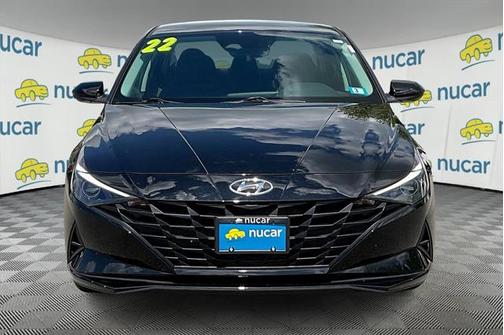 2022 Hyundai ELANTRA SE