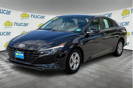 2022 Hyundai ELANTRA SE