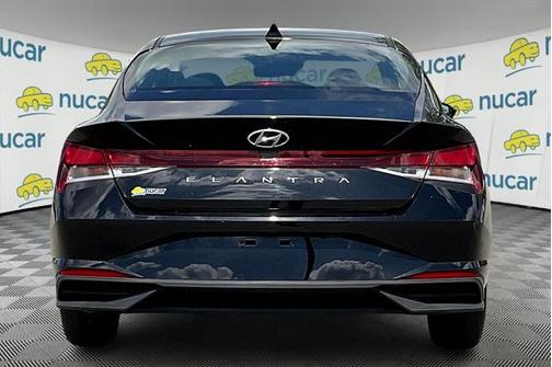 2022 Hyundai ELANTRA SE