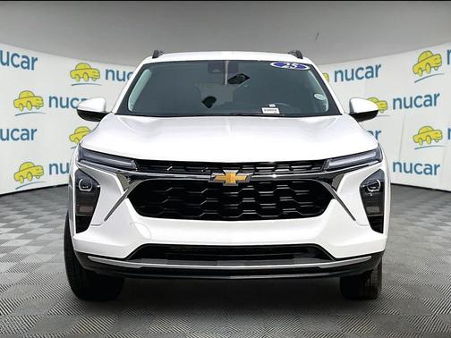 Summit White 2025 Chevrolet Trax LT