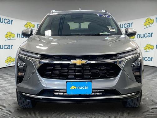 Sterling Gray Metallic 2025 Chevrolet Trax LT