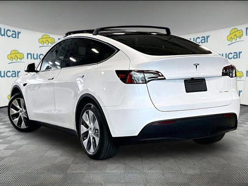 White 2023 Tesla Model Y Long Range Dual Motor All-Wheel Drive