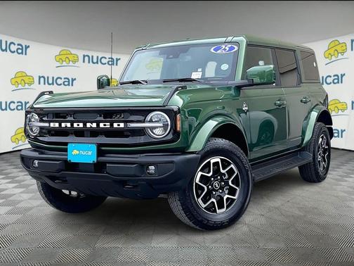 ERUPTION GREEN METALLIC 2025 Ford Bronco Outer Banks