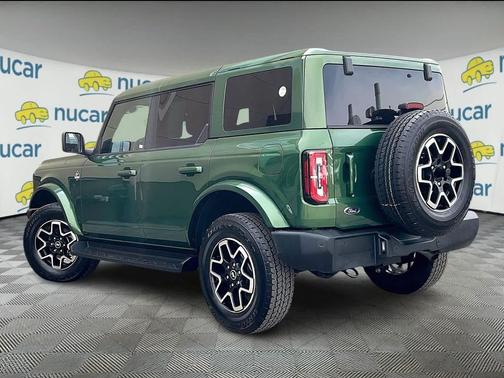 ERUPTION GREEN METALLIC 2025 Ford Bronco Outer Banks